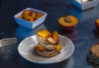 biscuits stuffed with macerated nectarines